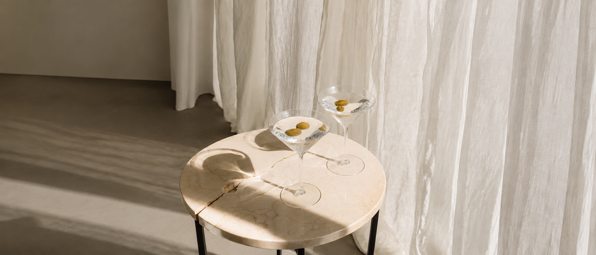 Glassware prepared for an easy cocktail moment